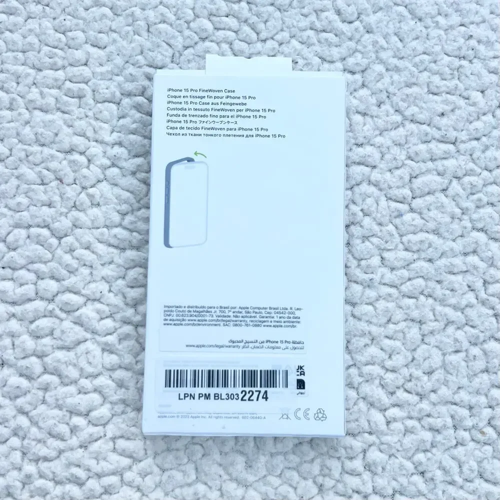 Apple iPhone 15 Pro Max Silicone Case with MagSafe Burgundy